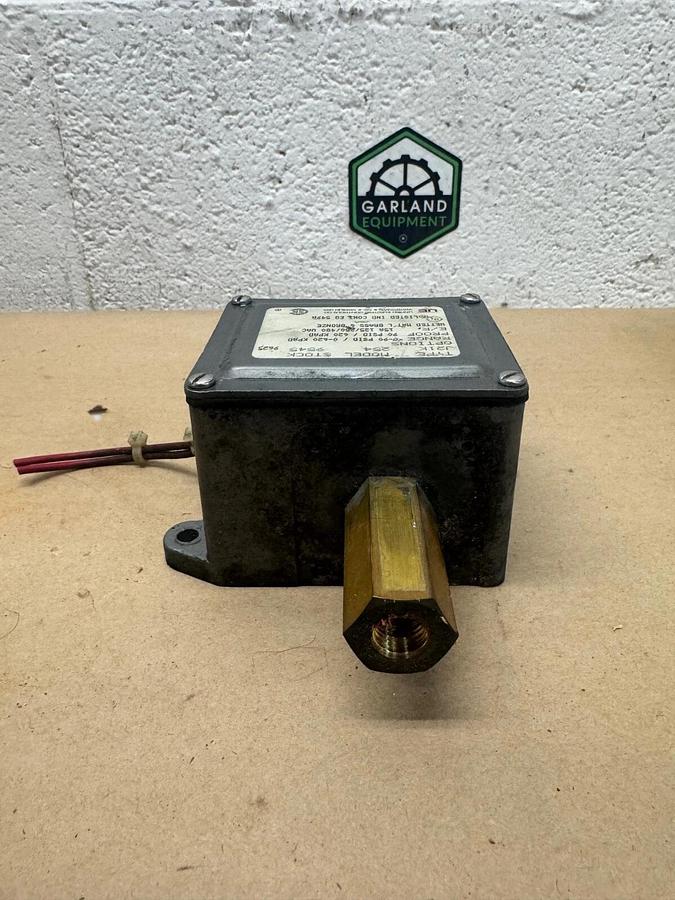 Used United J21K Pressure Differential Switch, 90 PSID, 15A