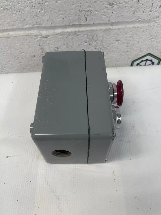 Used Square D 9001KY2 Enclosure w/ Pull-to-Start, Push-to-Stop Buttons