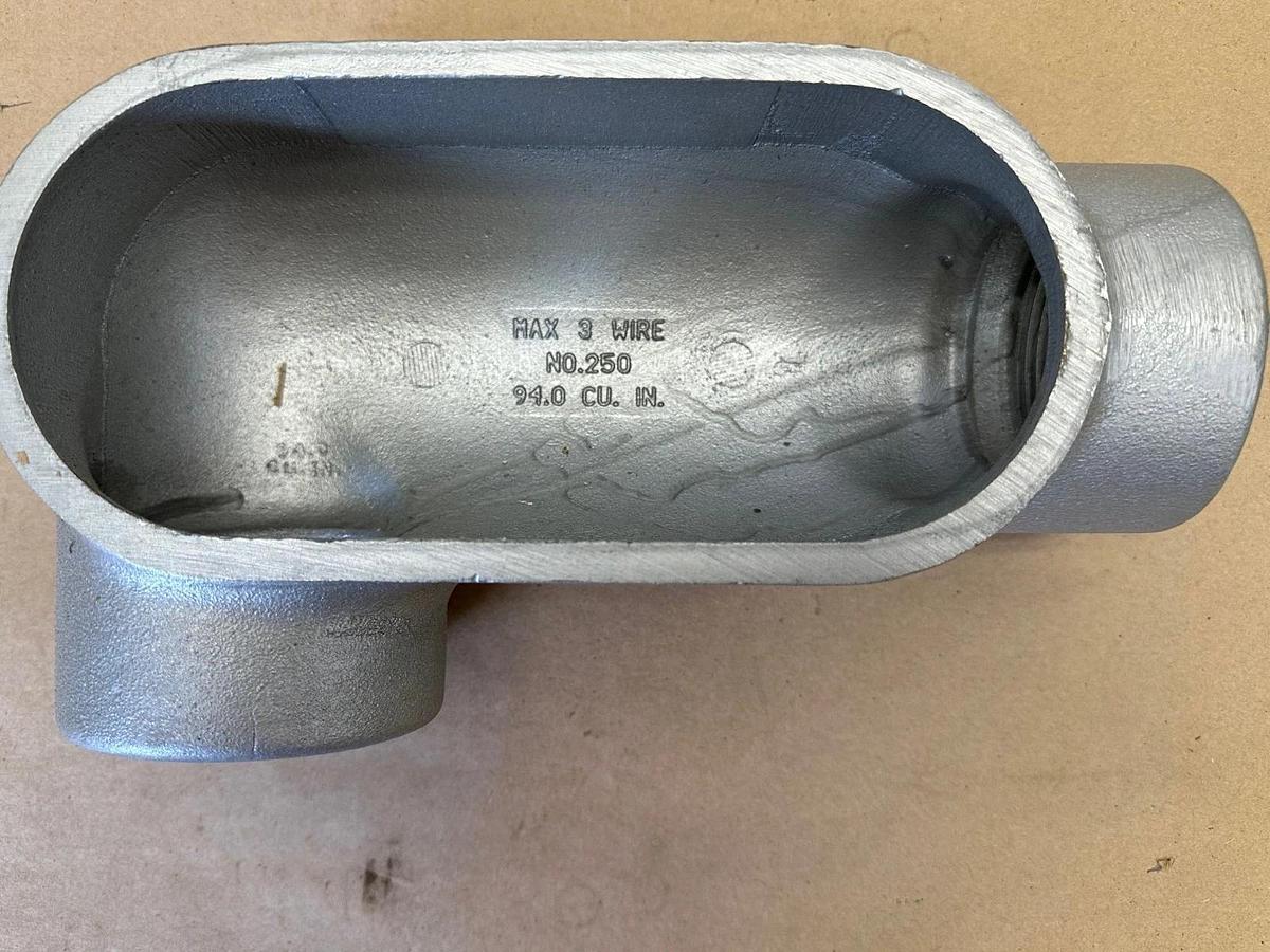 Crouse-Hinds LR777 2-1/2” Conduit *NEW*