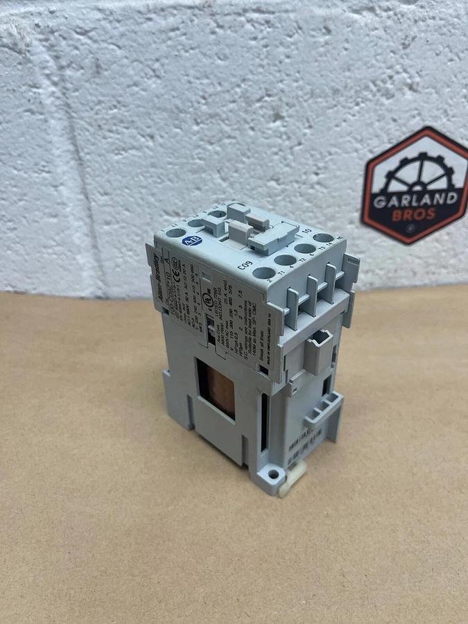 Used Allen-Bradley 100-C09Z*10 Contactor, Series A
