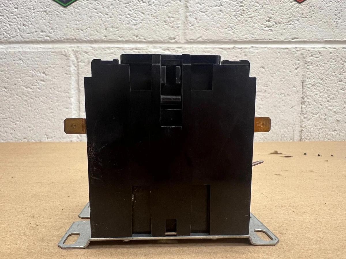 Used Hartland Controls HCC-3XQ01HA106 Electrical Contactor Relay