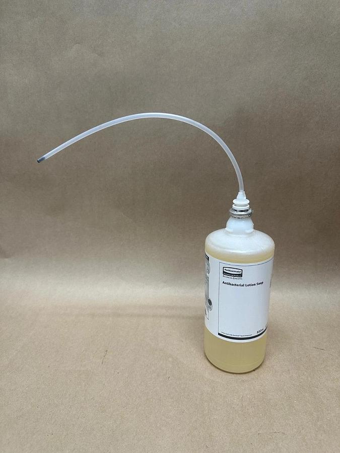 Used Rubbermaid 2018582 800ML Antibacterial Lotion Soap - Lot of 4