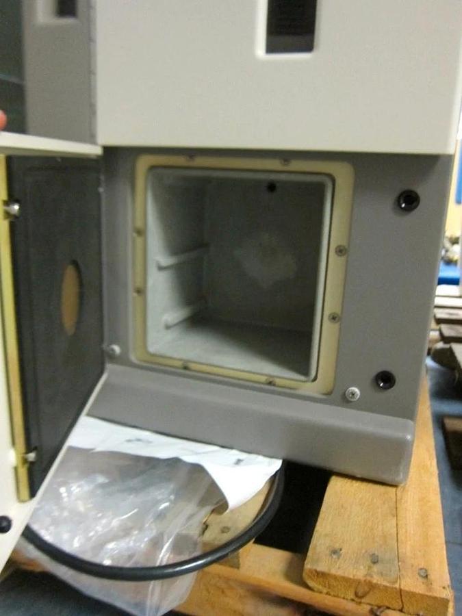 Used BioMerieux Vitek 32 Bacterial Identification System