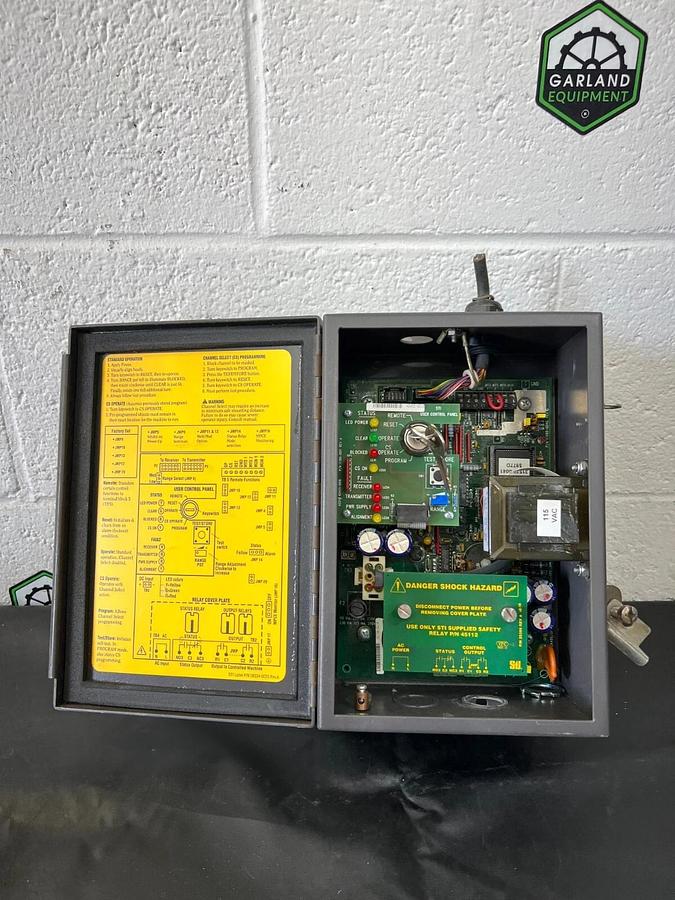 Used STI 4300B-2 Minisafe Safety Light Curtain Transmitter