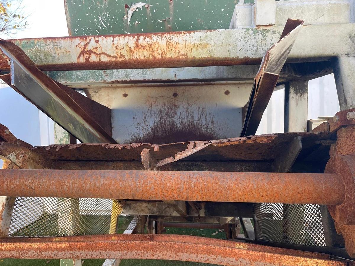 Used Feed Hopper, Drag Chain, 95 cu/ft, No Drive, Chain W:36” L:10’, Discharge H:6'
