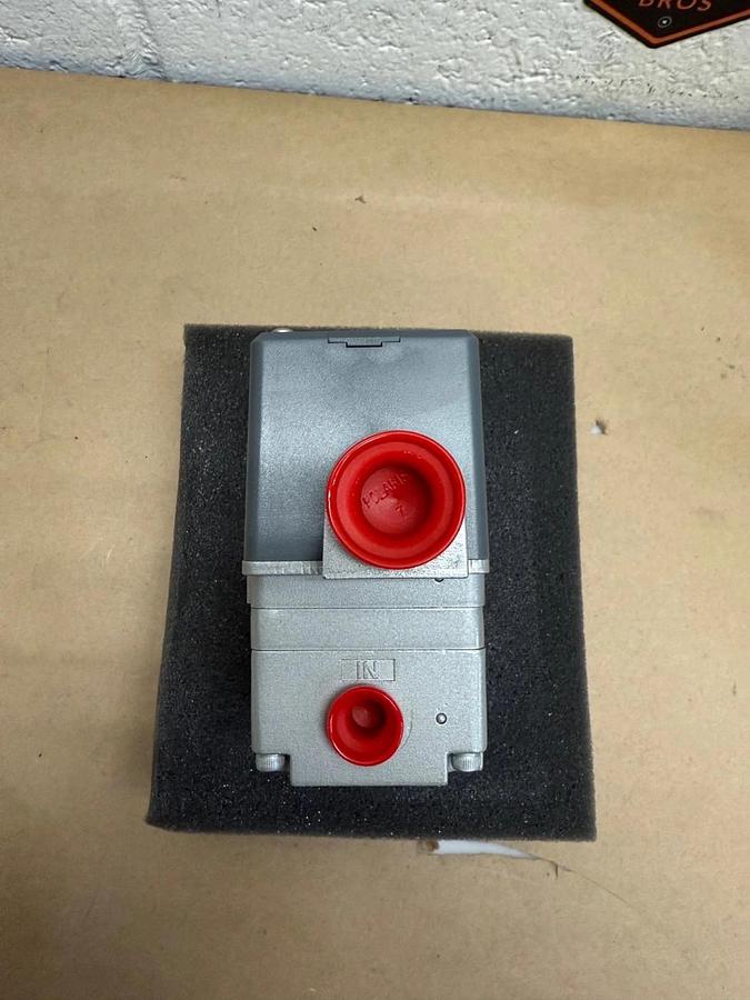 Used Bellofram 966-090-000 Pressure Transducer *NEW*