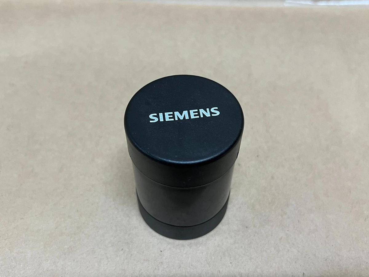 Used Siemens 8WD4 220-5AB w/ 8WD4 220-0FA Red Stack Light w/ Buzzer Element