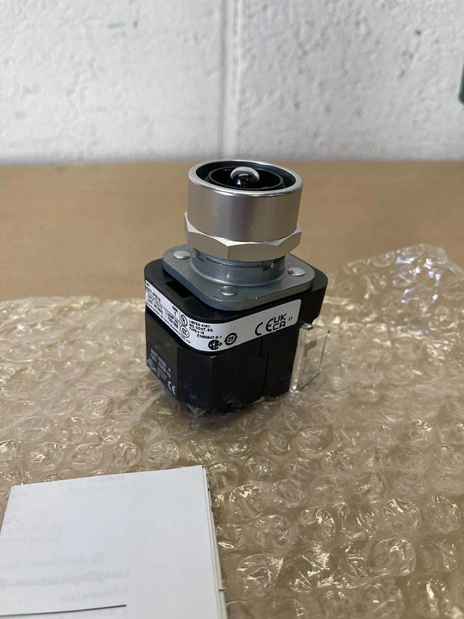 Used Allen-Bradley 800T-PB16, 30mm Momentary Push Button, Ser T, 120V AC, 50/60Hz