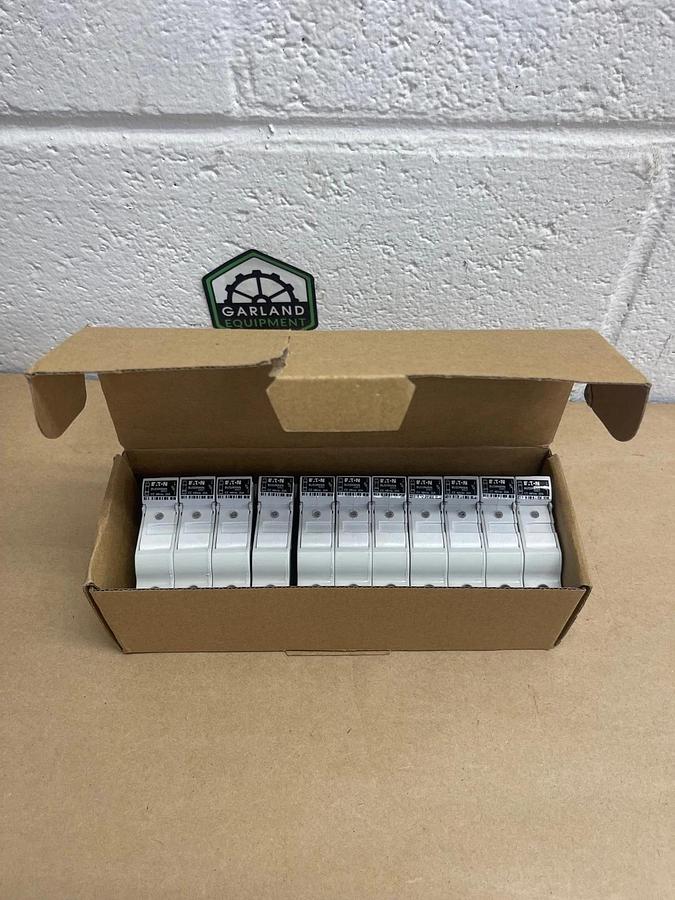 Eaton CHCC1DI-48U, 30A, 48V Modular Fuse Holder - Open Box of 11 *NEW*