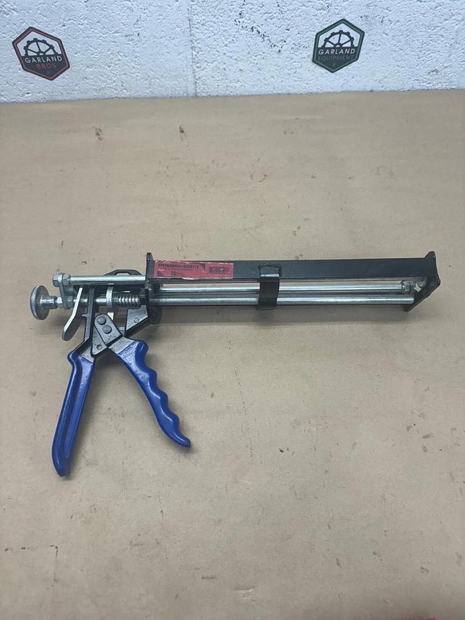 Used Dynamix 6997-1, 12 oz. Manual Dispenser