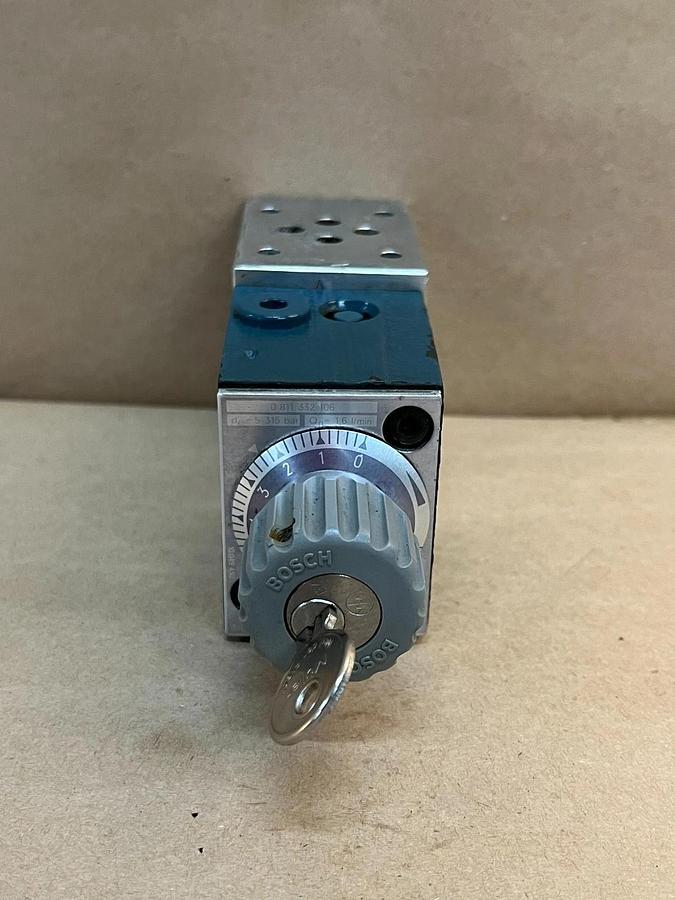 Used Bosch 0 811 332 106 Hydraulic Flow Control Valve, 5-315 Bar (w/Key)