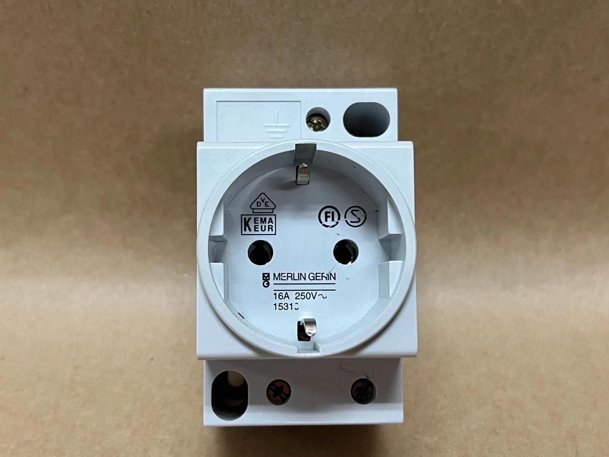 Used MURR Electronics 67 900 Power Socket