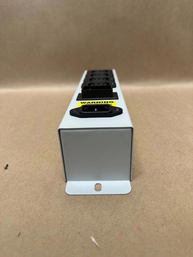 Used IEC 62100 10A Power Strip, 4 Outlet, Vertical Rack *NEW*