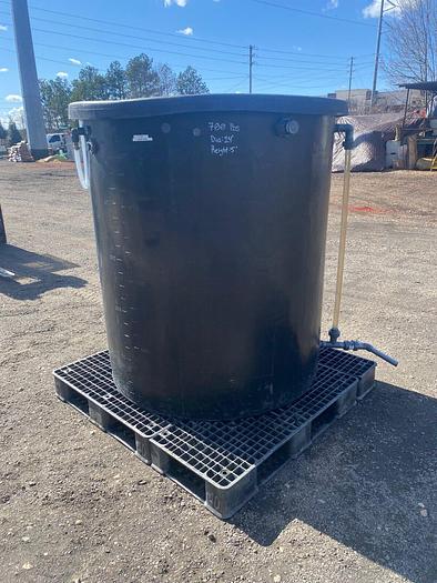 Used 2000 L (528 Gal) Polyethylene Vertical Liquid Storage Tank Diam: 50" Height: 5'