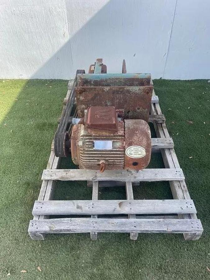 Used Dodge TA4207H15 Speed Reducer, Ratio 16.0:1 w/ WEG 15HP 1770 RPM Motor