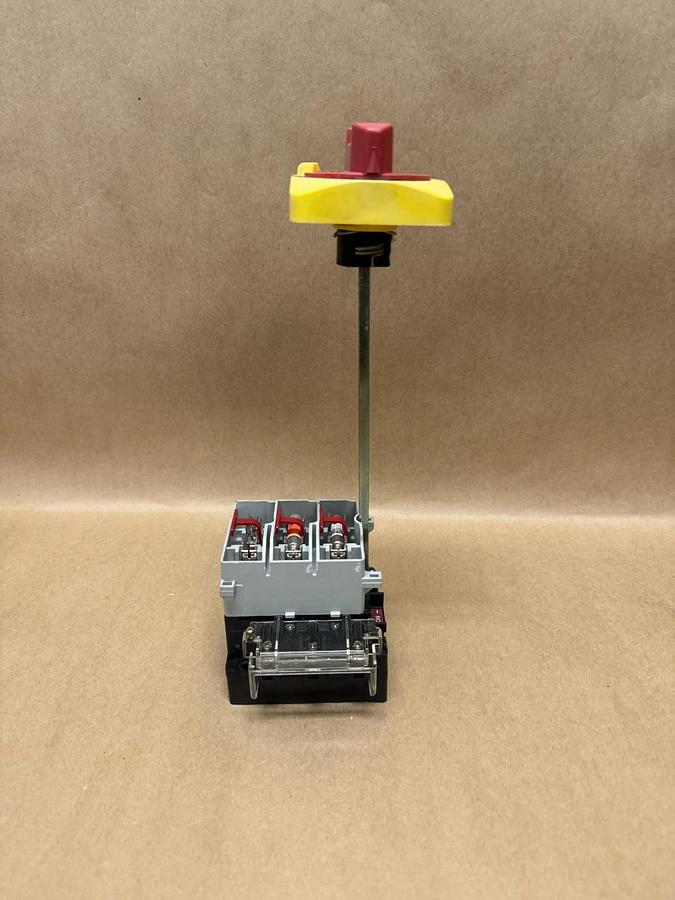 Used Allen Bradley 1942-NC030P3 Ser B, Rotary Disconnect Switch, 194R-HS4E