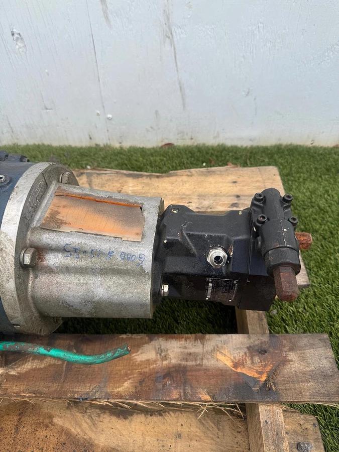 Used Brueninghaus A10VSO 10 DR Hydromatik Pump w/ BZ624000 TB3 Type Motor