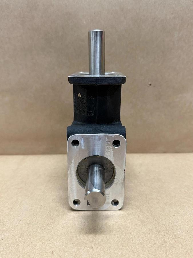 Used Crown C109806 Zero Max, 90 Degree 3 Way Gear Drive