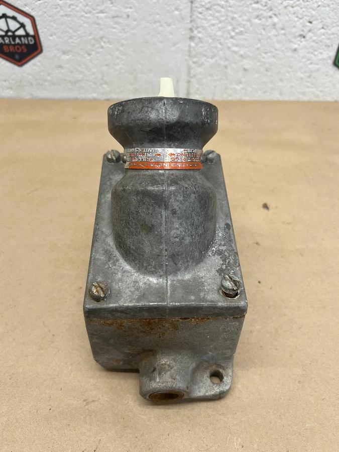 Used Crouse-Hinds CPS152NX Delayed Action Arktite Receptacle, 20 A