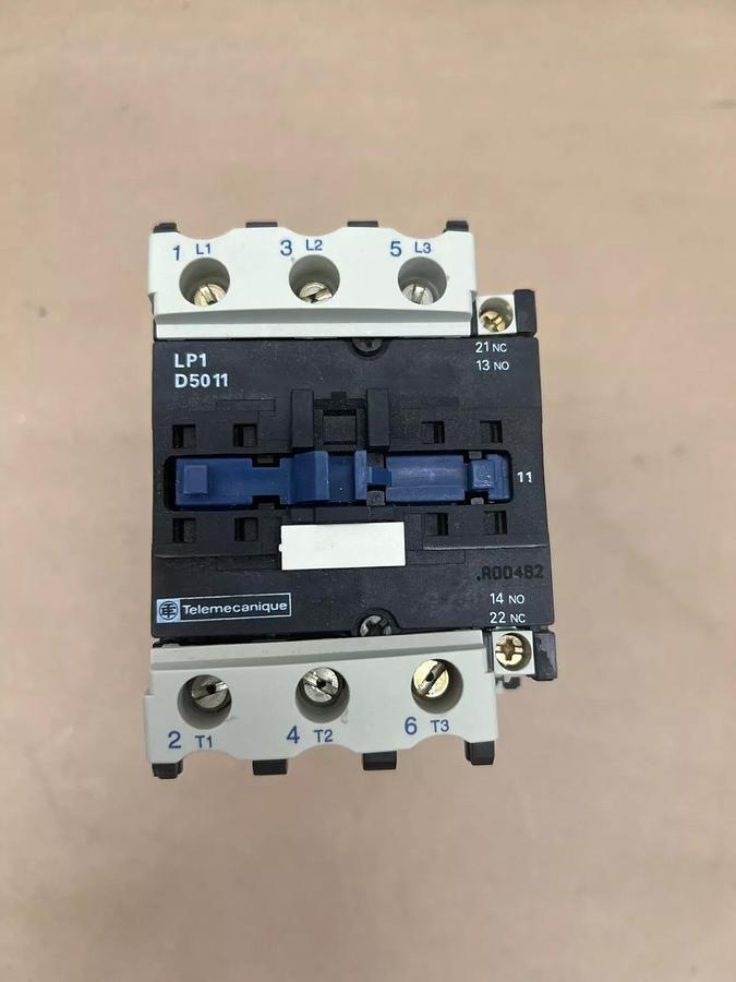 Telemecanique LP1 D5011BD 24V, Contactor