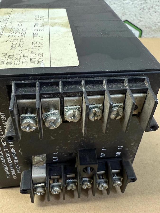 Used Honeywell DC3003-0-000-1-00-0111 Temperature Controller 120VAC 60Hz 10VA UCD3000