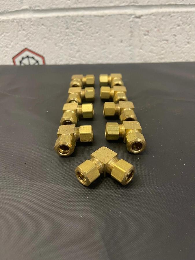 Used Generic 265X6 Brass Elbow Fitting, 3/8 O.D. Tube to Pipe - Lot of 9