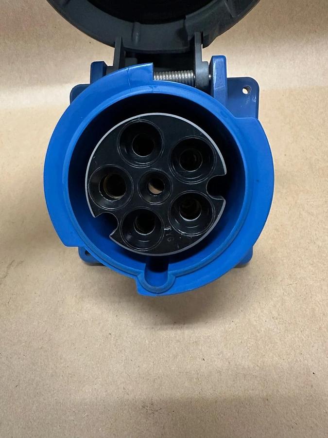 Used Hubbell 560R9W Pin and Sleeve Receptacle 60A