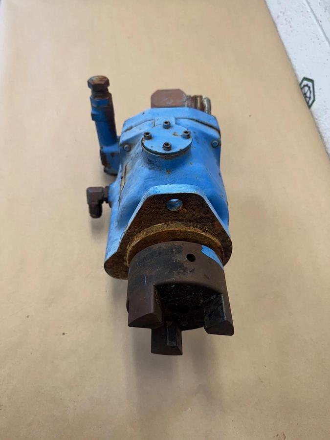 Used Eaton PVQ32-B2R Hydrualic Piston Pump 02-341686