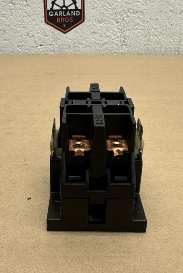 Used Square D CL8910 TY22V09 Contactor