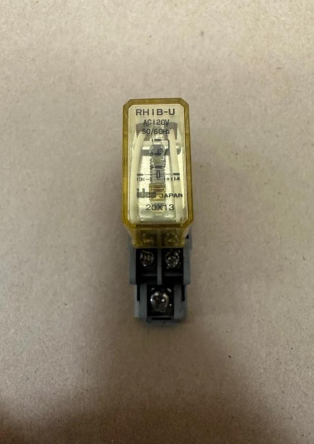 Used IDEC RH1B-U, AC 120V Relay w/ IDEC SH1B-05 Base