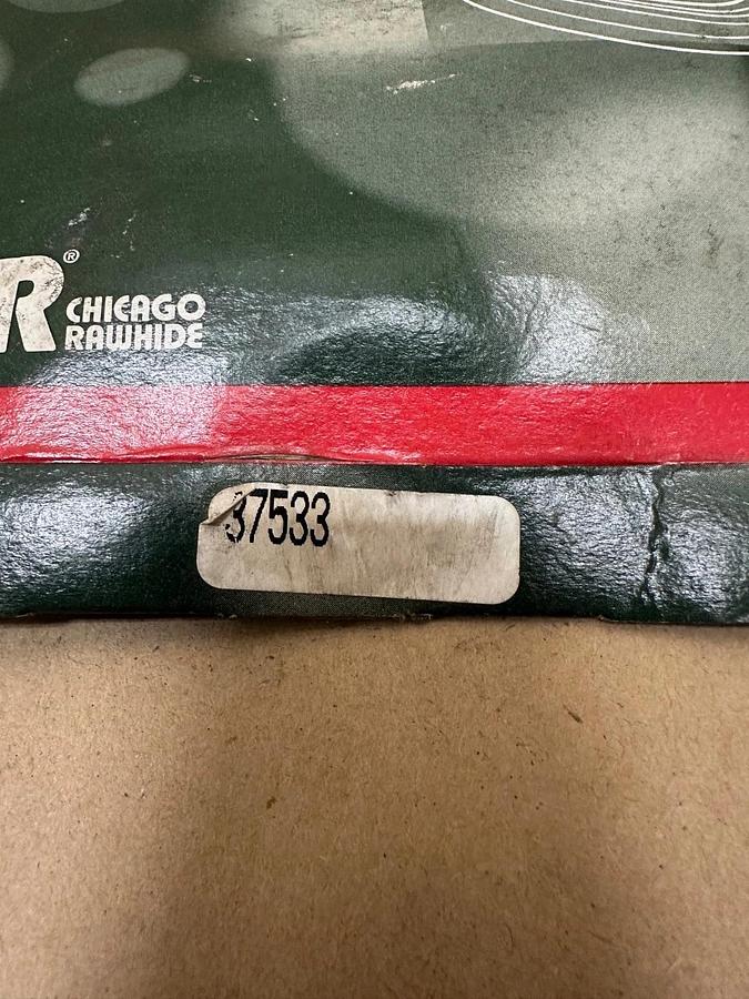Used Chicago Rawhide 37533 Oil Seal Joint Radial *NEW*