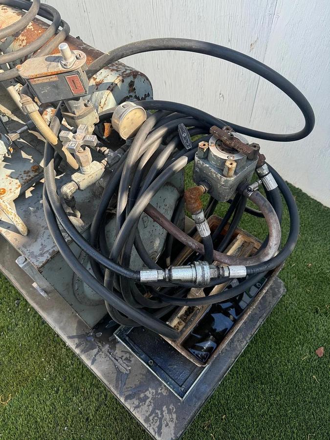 Used Gloucester Engineering 29 Gal Hydraulic Power Unit 30”x18”x12”, 2Hp Motor