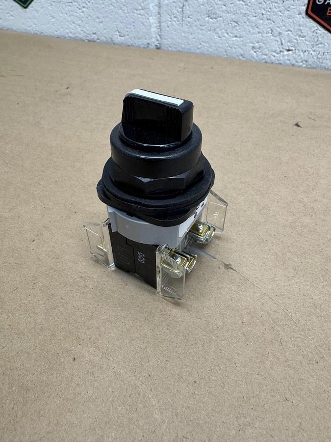 New - open box Allen Bradley 800H-JR4 Selector Switch *NEW*