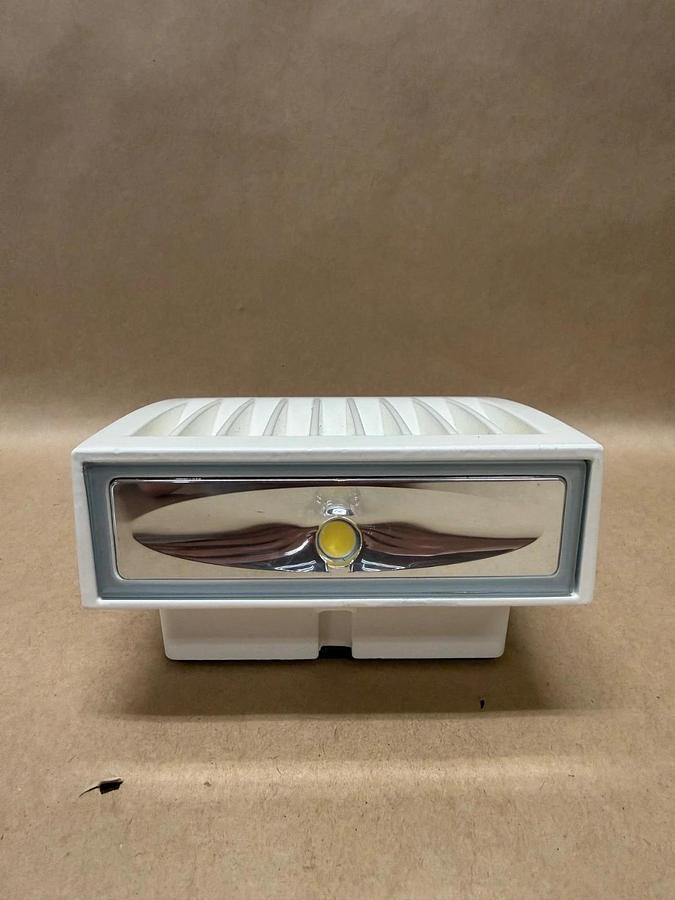 Used Cooper Lighting Crosstour LED Wall Pack 18W *NEW*