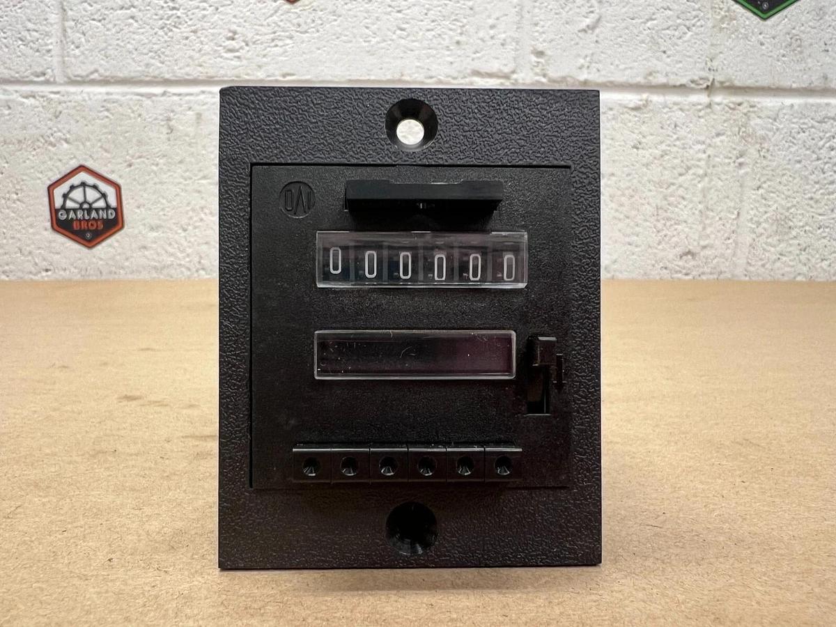 New - open box Barker Controls FE 422 489 2 110VAC Time/Counter Module