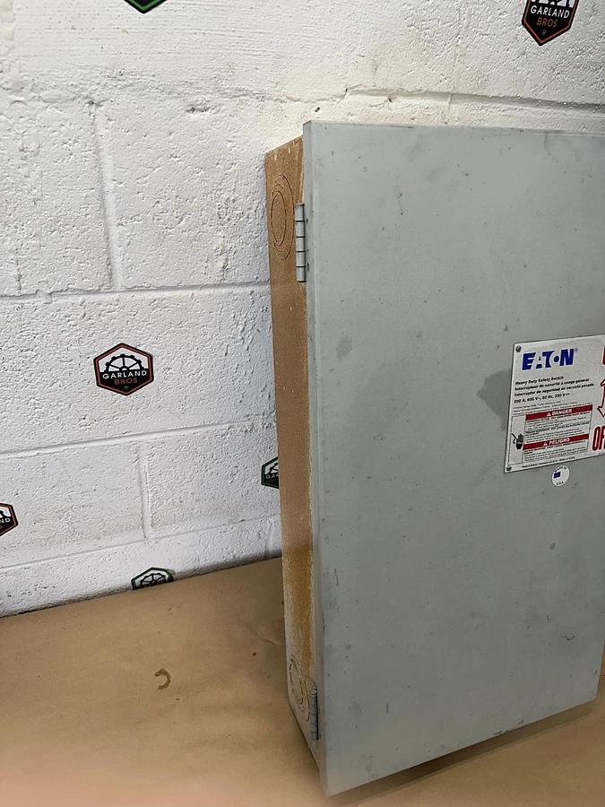 Used Eaton DH364NGK Heavy Duty Safety Switch 200A, 600VAC with Fuses