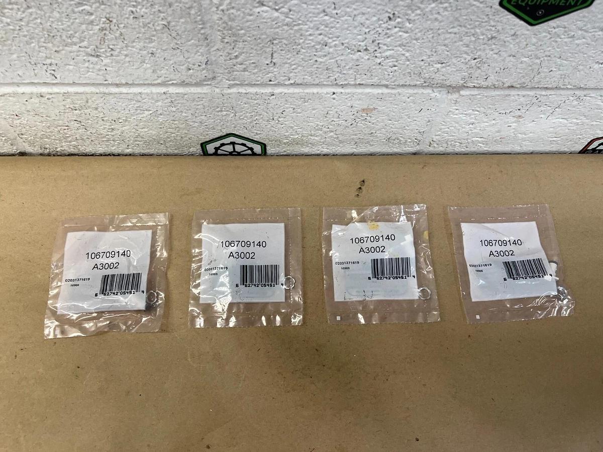 Used 106709140 ST Base Connector - Lot of 4