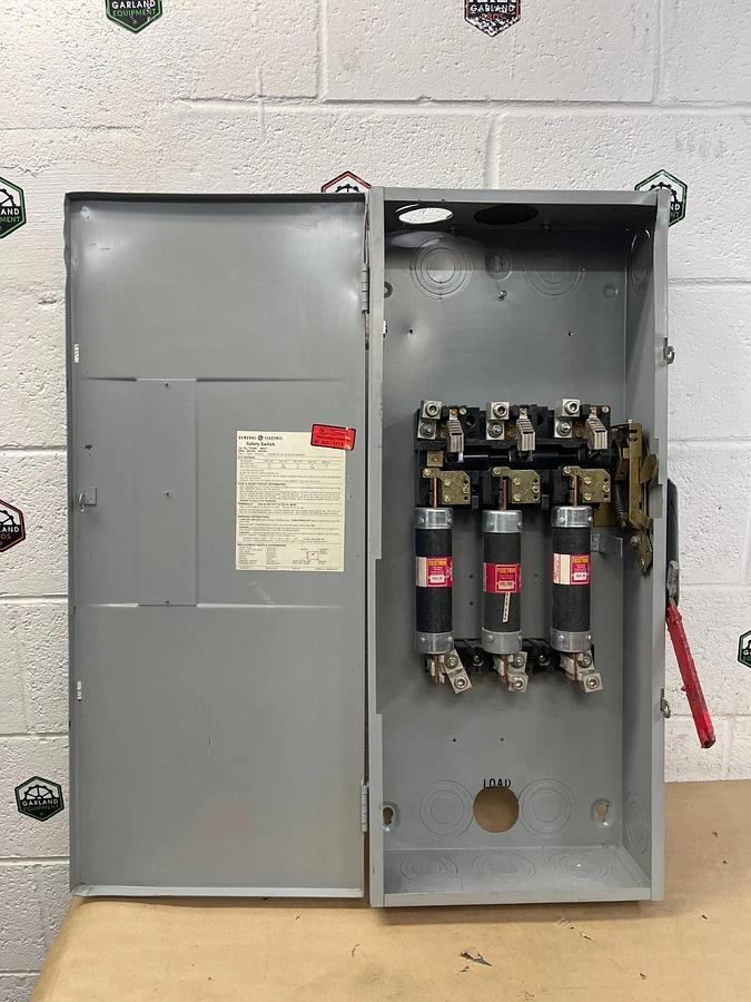 Used General Electric TH3364 HeavyDuty Safety Switch 200A 600VAC 250VDC Type 1 Indoor