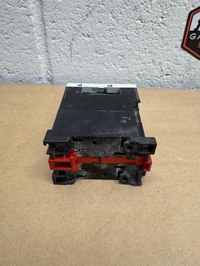 Used Square D 8502 PD2.10E Series B Contactor, 20 Amps, 380-660 V