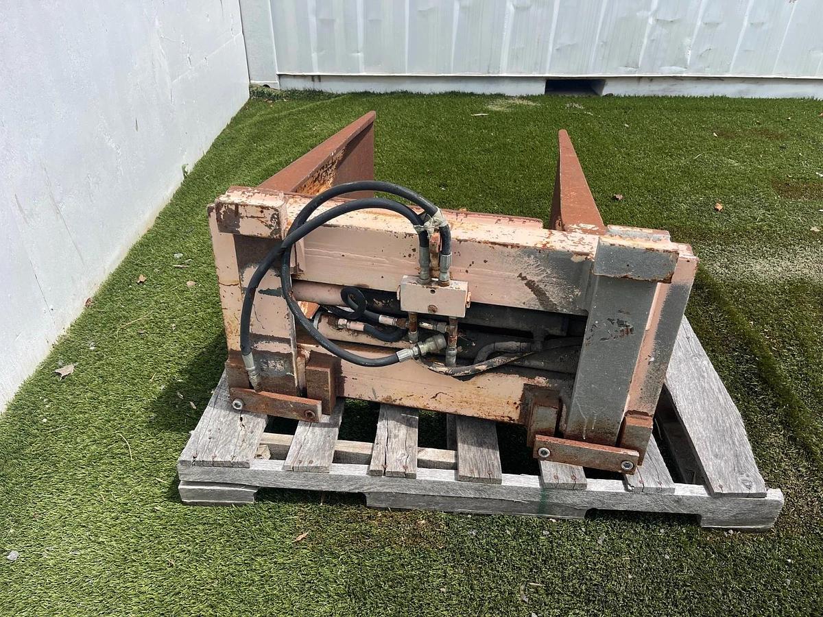 Used NSW USA Bale Clamp Forklift Attachment, Arm H:15” L:32.5” 14”-29” Opening Range