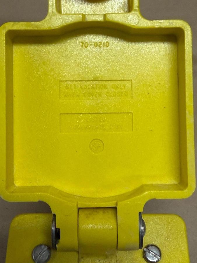Used Daniel Woodhead 70-0210 Receptacle Cover w/ Appleton FD Unilet 3/4” Type E