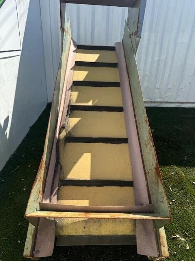 Used Conveyor Belt W: 28” L: 110” Cleated Incline Conveyor Non-Magnetic Pulley