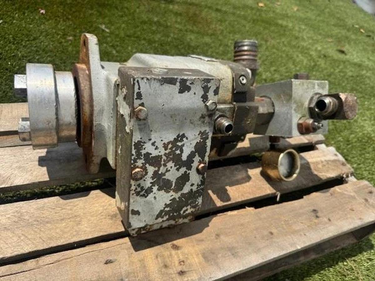 Used OilGear PVWH-50-LSAY-CNNN Hydraulic Pump