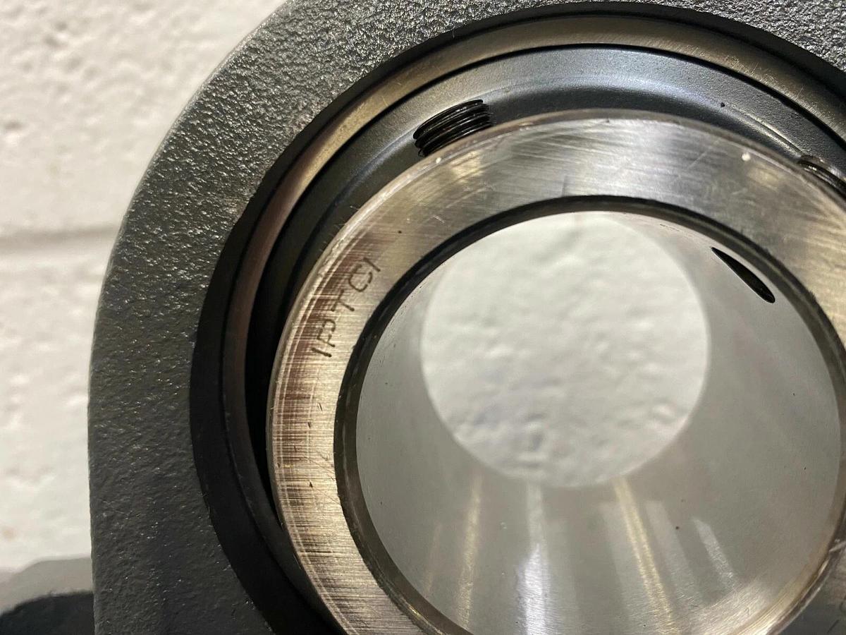 IPTCI UCX10-31 Pillow Block Bearing, 1-15/16 Diameter Bore, Cast Iron Housing