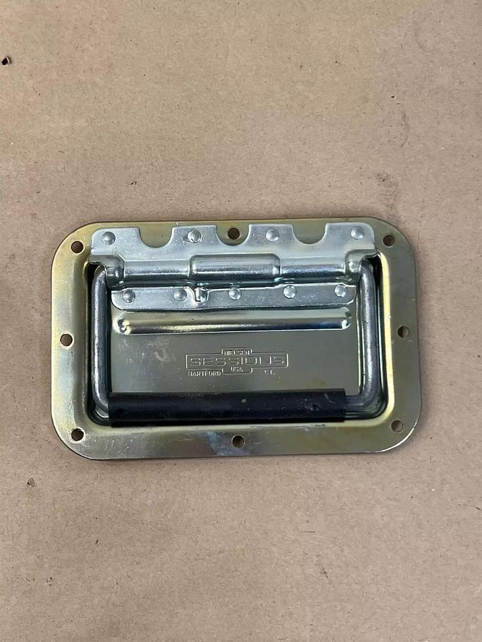 Used Nielsen Sessions Spring Loaded Recessed Handle w/ Rubber Grip - Lot of 4