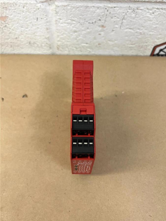 Used Allen Bradley MSR127TP Guard Master Safety Relay