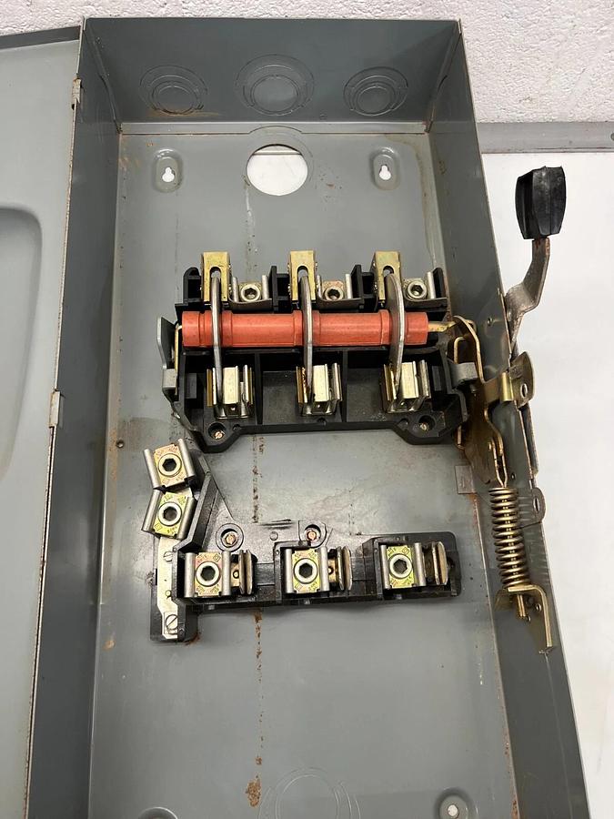 Used Square D D324N 200Amp Safety Switch