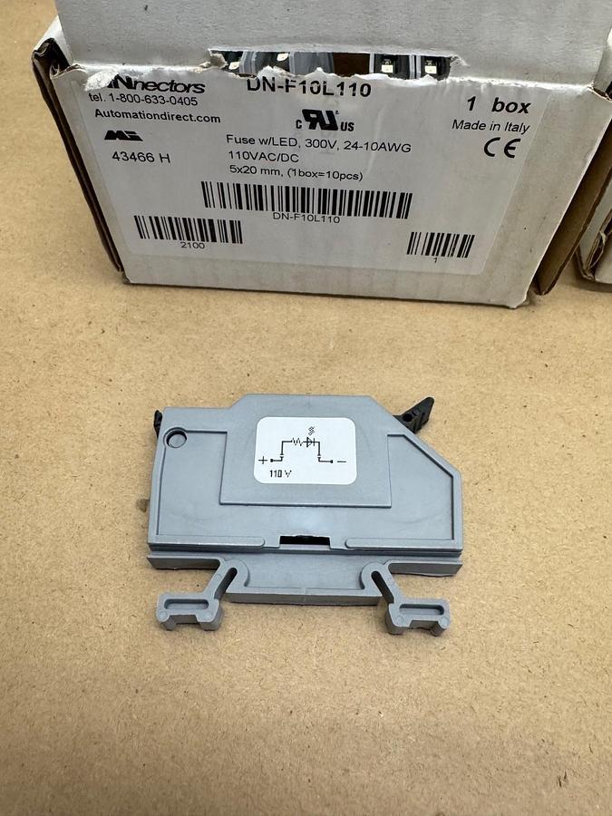DINnectors DN-F10L110 Terminal Block Fuse w/ LED Light (9 pcs) *NEW OPEN BOX*