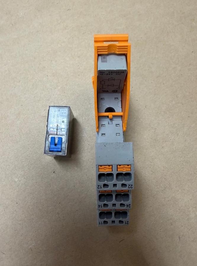 Used Phoenix Contact 1013727 Single Relay w/ RIF-1-BPT/2x21 Relay Module