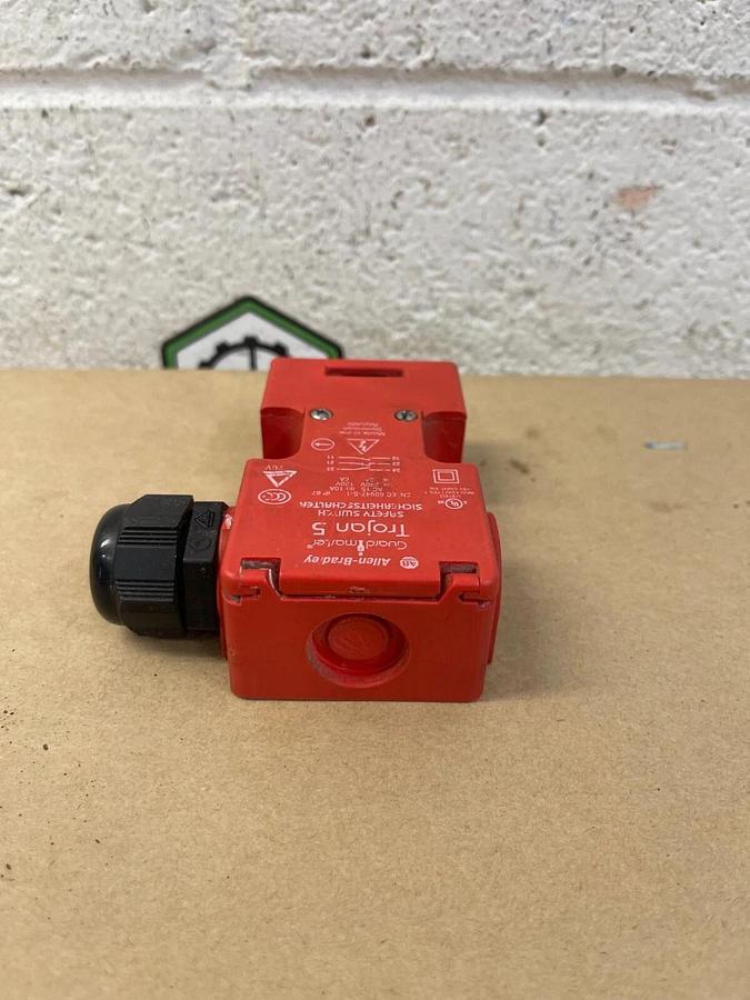 Used Allen Bradley 440K-T11118 B, Guard Master Trojan 5 Safety Switch w/o Door Clip